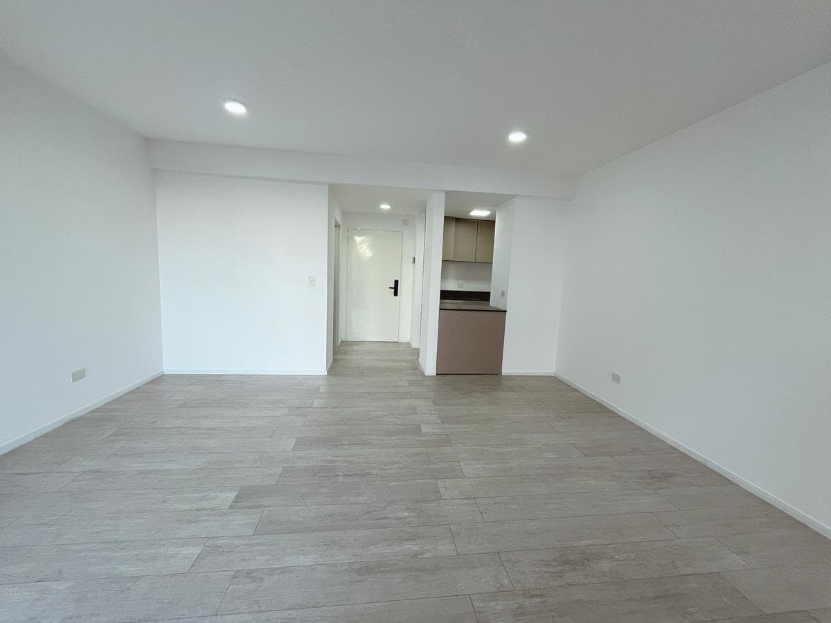 One-room apartment in Almagro with a balcony