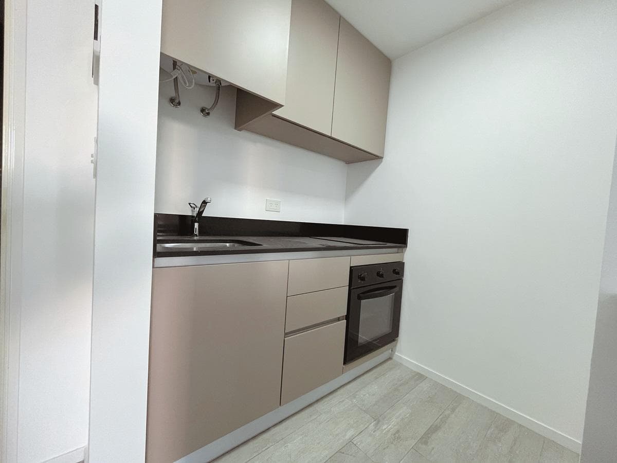 One-room apartment in Almagro with a balcony