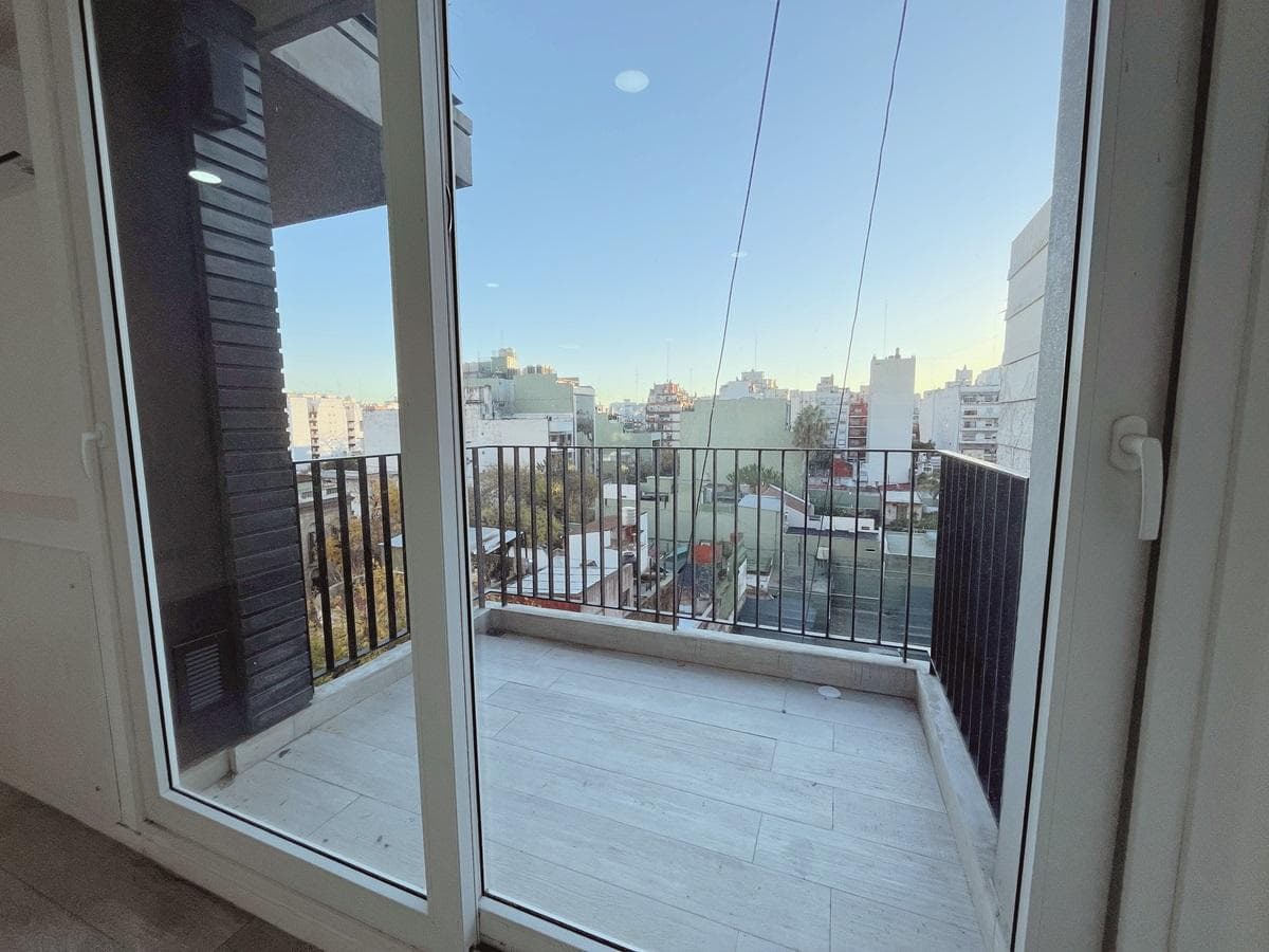 One-room apartment in Almagro with a balcony