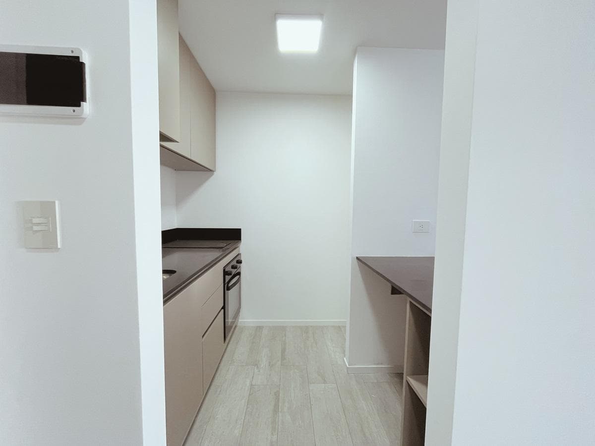 One-room apartment in Almagro with a balcony