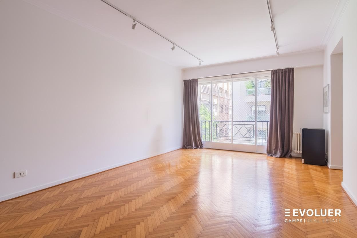 Apartment for Sale with Balcony, Garage, and Storage Room in Palermo | 4 Rooms – 205 m²