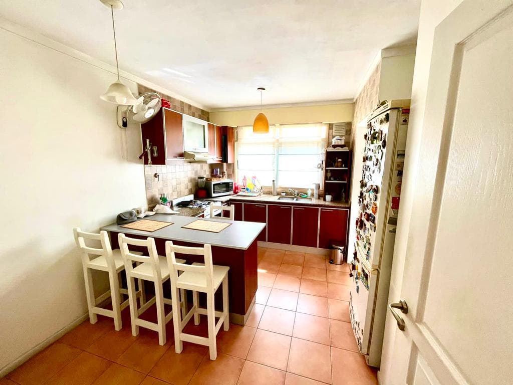 PH STYLE, 4 ROOMS, SEPARATE ENTRANCE, GARAGE, VERY LOW MAINTENANCE FEES