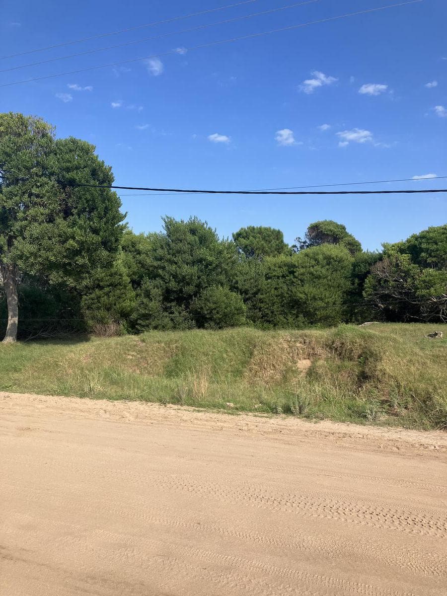 Large multifamily lot with 2,150 meters of buildable area