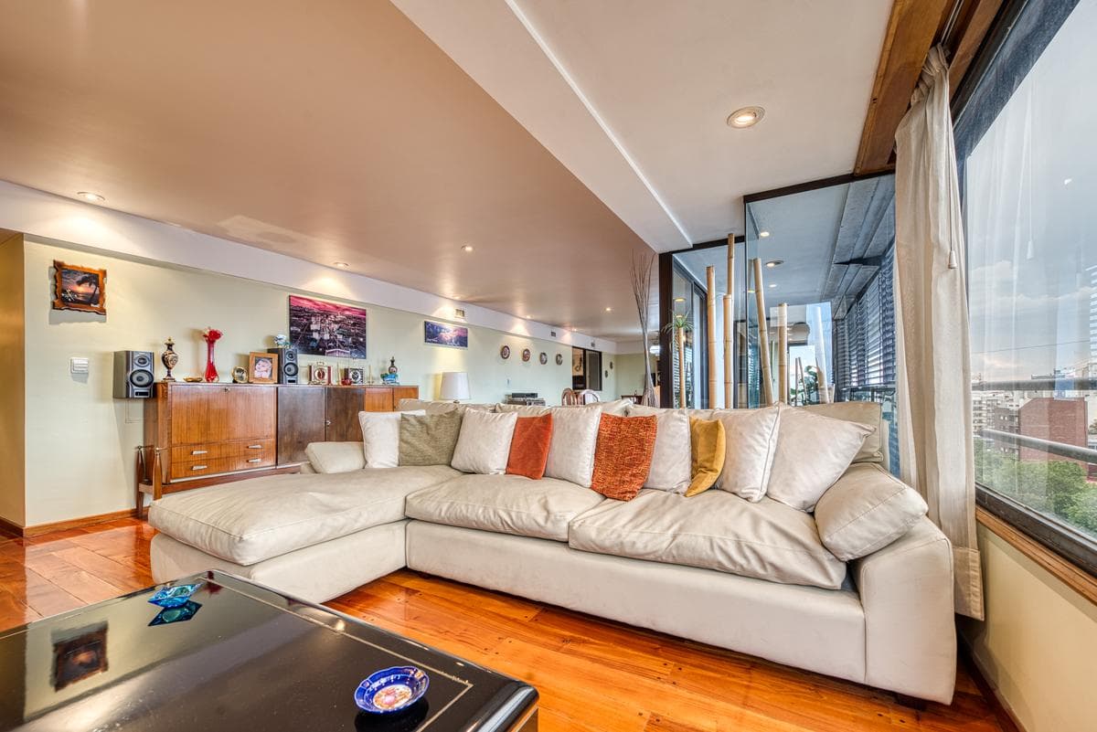 Apartment at the corner of Diagonal Pueyrredon and San Martin