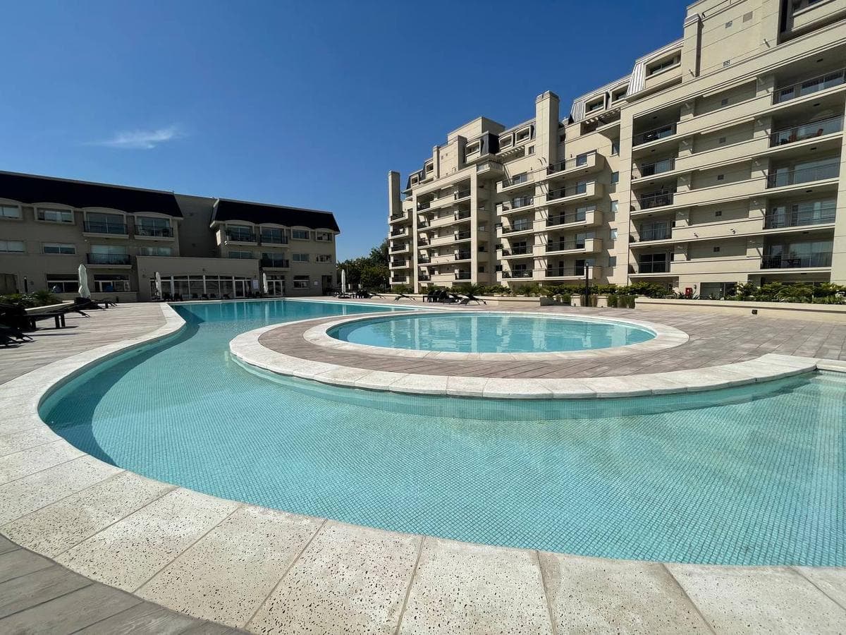 3-ROOM APARTMENT FOR SALE WITH PREMIUM GARAGE AT KLOVER PLAZA - Barrio Parque, Bernal