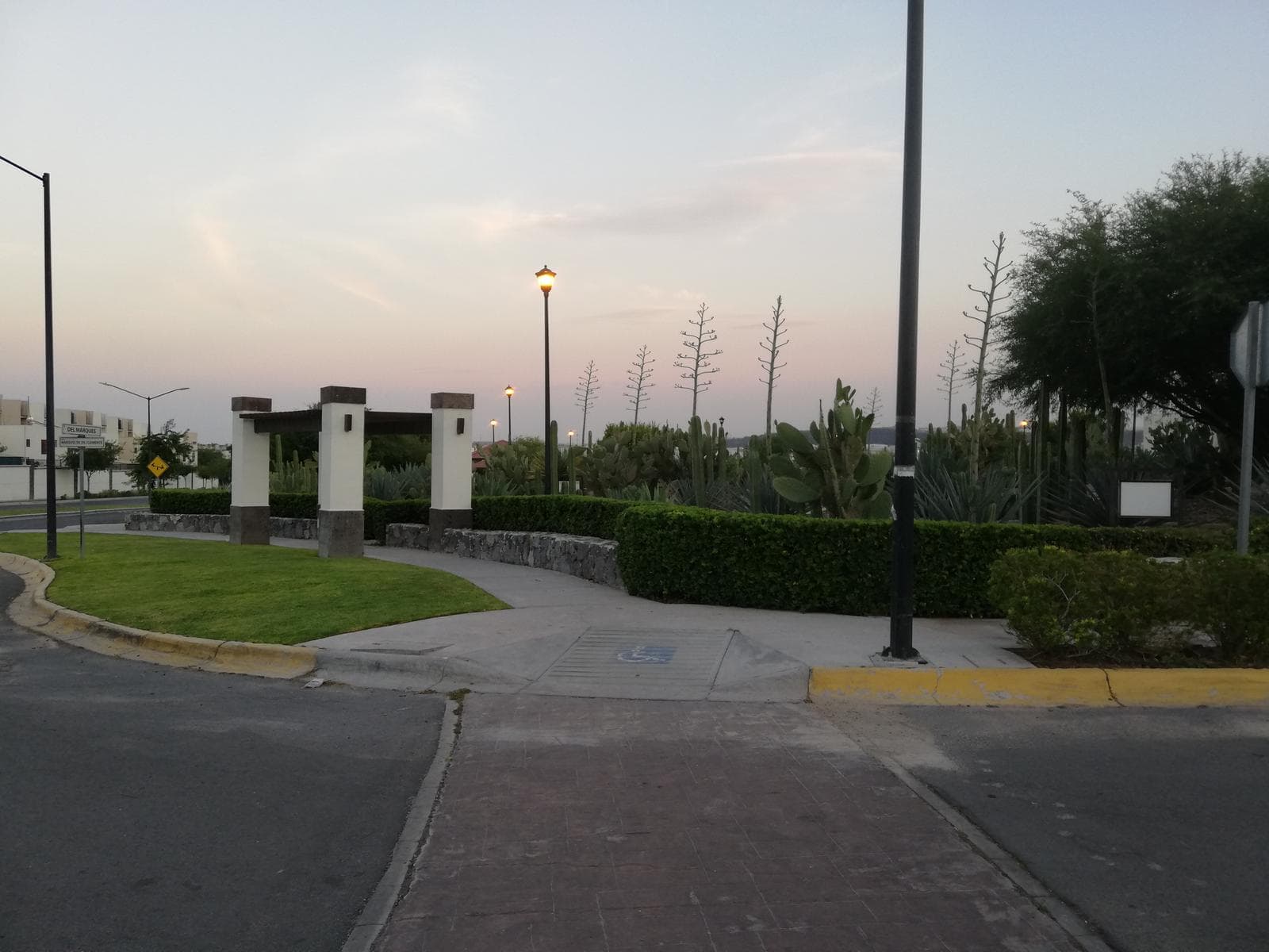 HOUSE FOR RENT IN RINCONES DEL MARQUES