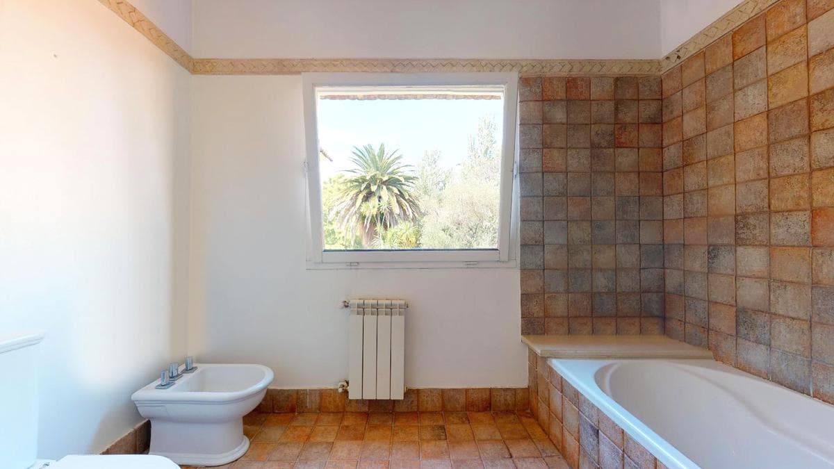 House for sale in Gonnet: 485 between 20th and 21st. Lot size: 30 x 60. 370 m² of floor space. Excellent condition. Pool