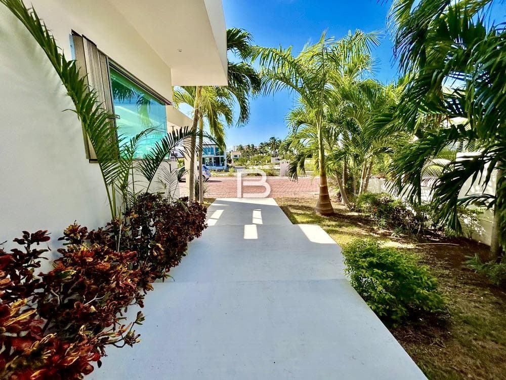 Isla Dorada: House for Sale—We Accept Mortgages