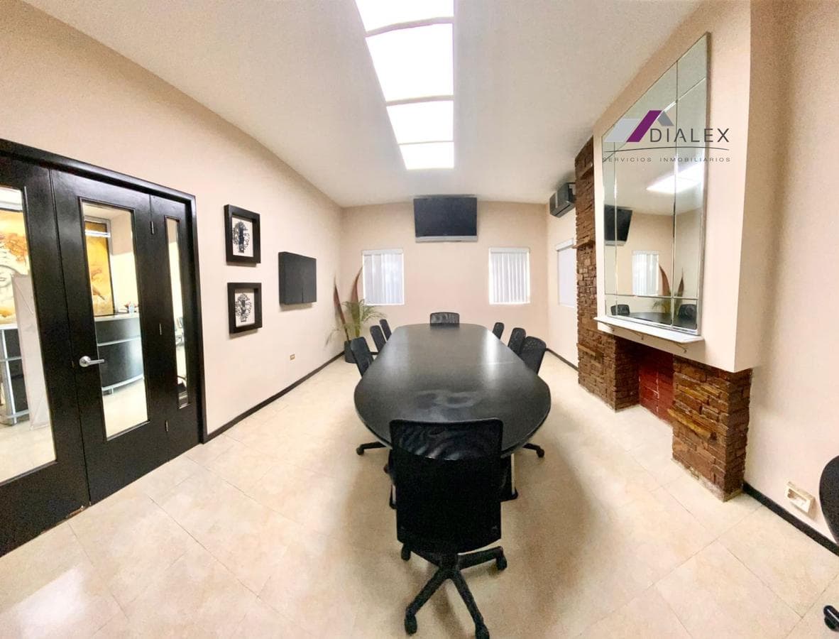 Two-Story Office Space for Rent - VISTA HERMOSA NEIGHBORHOOD - 650 M2 in Monterrey, Nuevo León