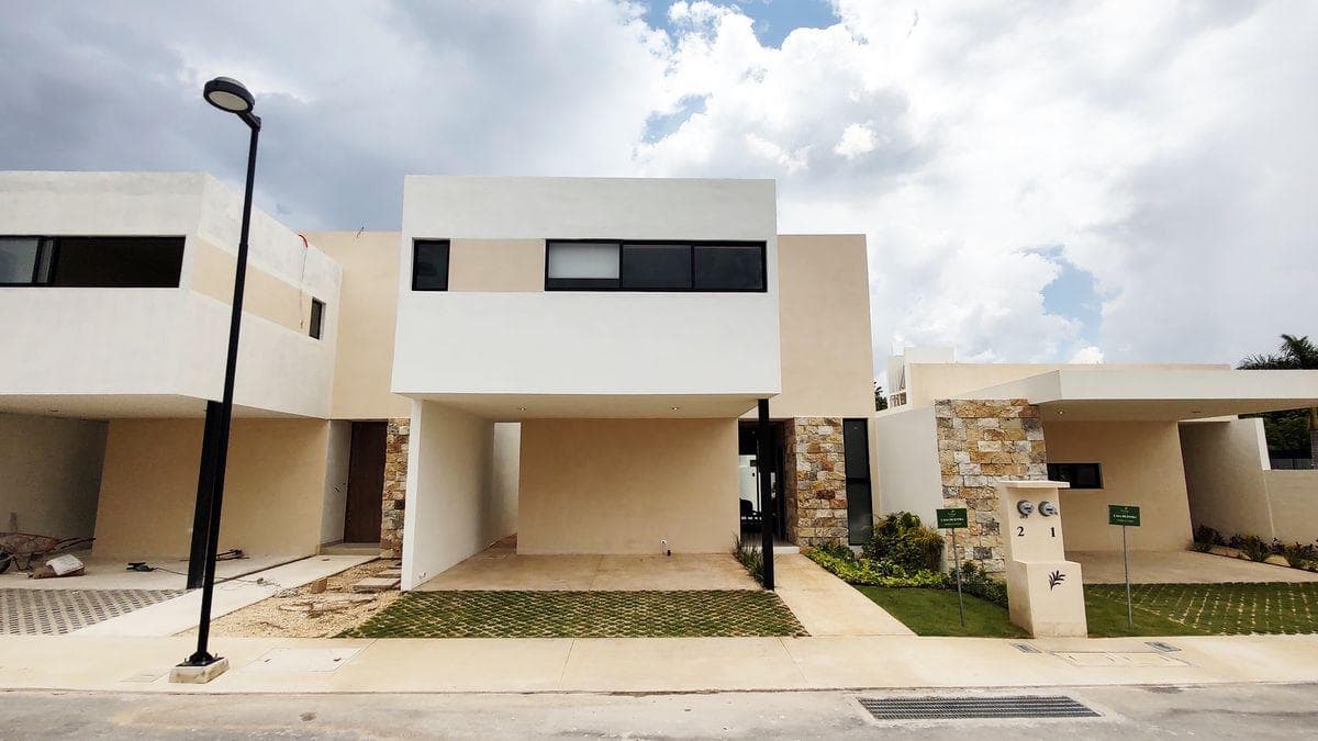 Two-story house in Conkal with amenities