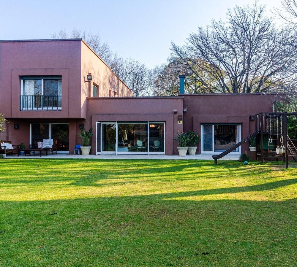 Spectacular House for Sale in Lomas Jockey - San Isidro