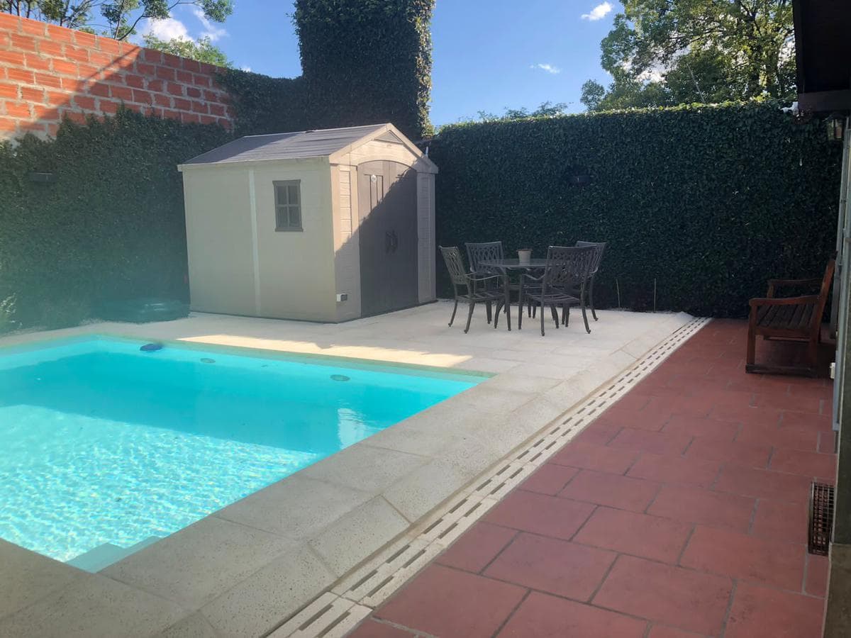 Wonderful house with a pool in the Lambertucci neighborhood, Escobar