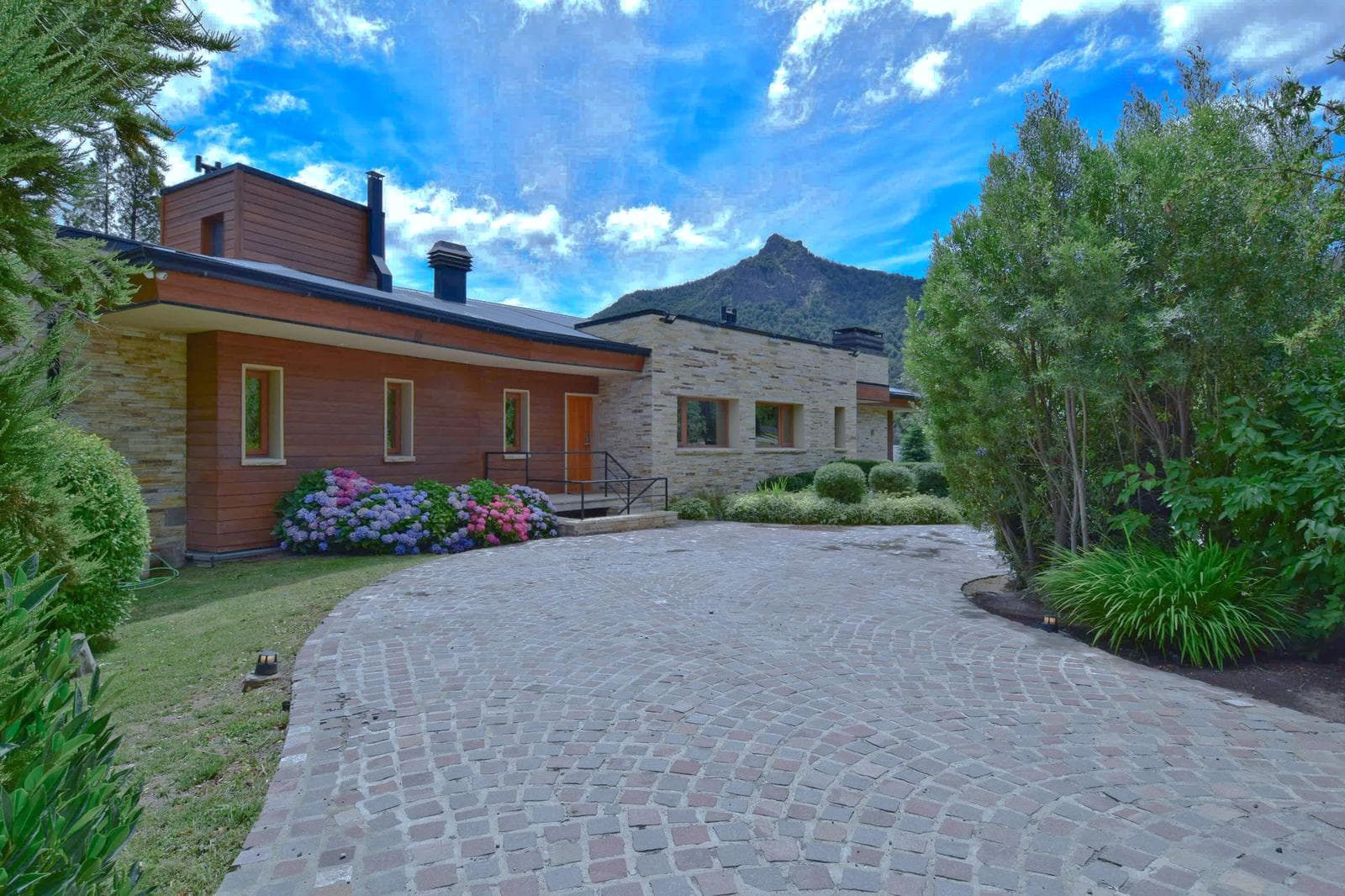 Beautiful house for sale in Arelauquen