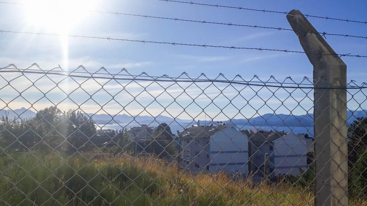 Urban lot with improvements - Ideal for a building with a view of Lake Bariloche