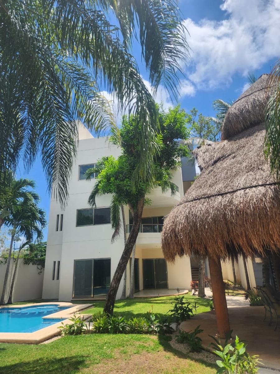 APARTMENT FOR SALE IN CANCUN, COLEGIOS NEIGHBORHOOD.