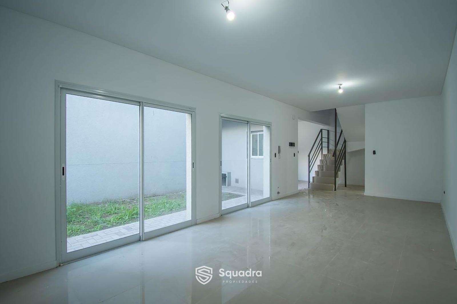 VENTA - Dúplex 3 dormitorios con cochera Patio y Terraza con parrillero - Fiserton, Rosario.