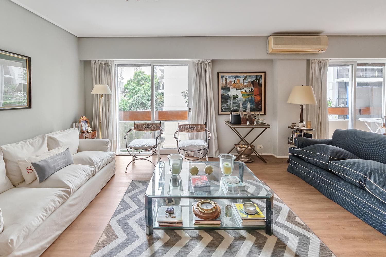 Apartment in Recoleta. Corner of Rodriguez Peña and Guido. Dedicated parking space.