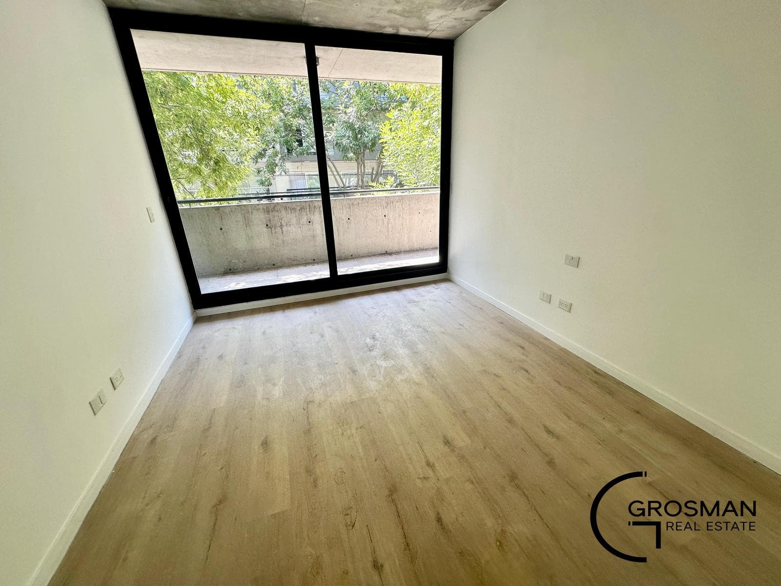 Apartment - WH Coghlan - Full Amenities - Immediate Move-In and Financing