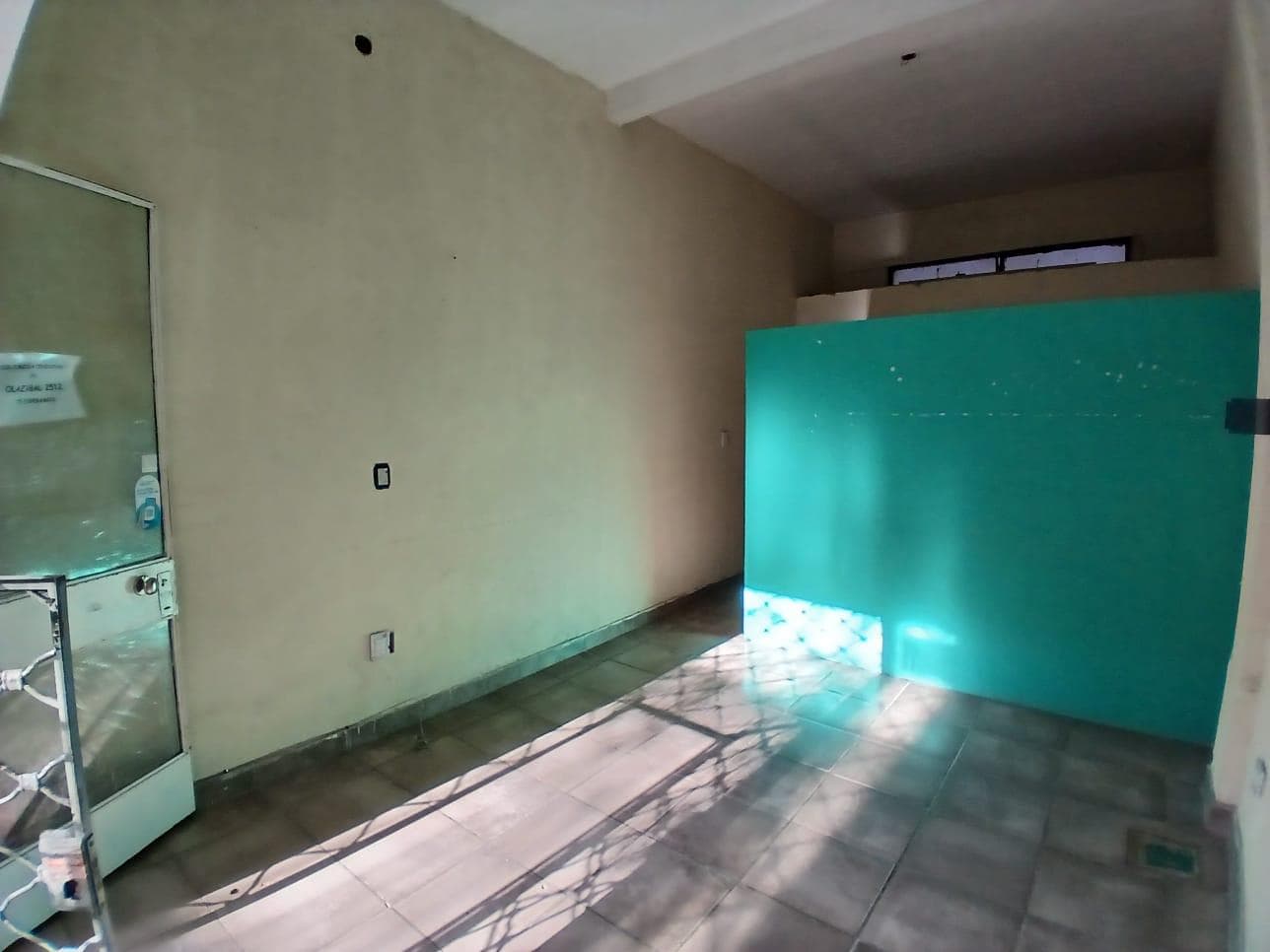 COMMERCIAL SPACE WITH A LARGE WINDOW AVAILABLE FOR RENT. 25 M2. BELGRANO