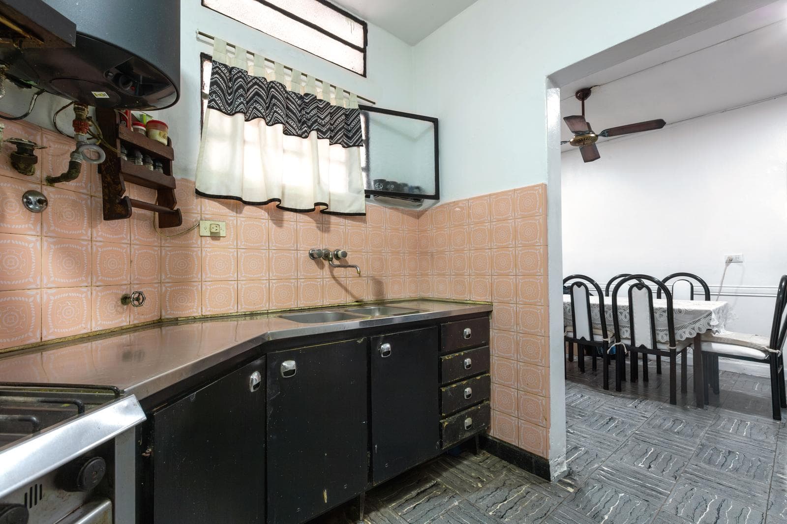 FOR SALE | TRADE - 2-bedroom house with garage - Bella Vista neighborhood, Rosario.