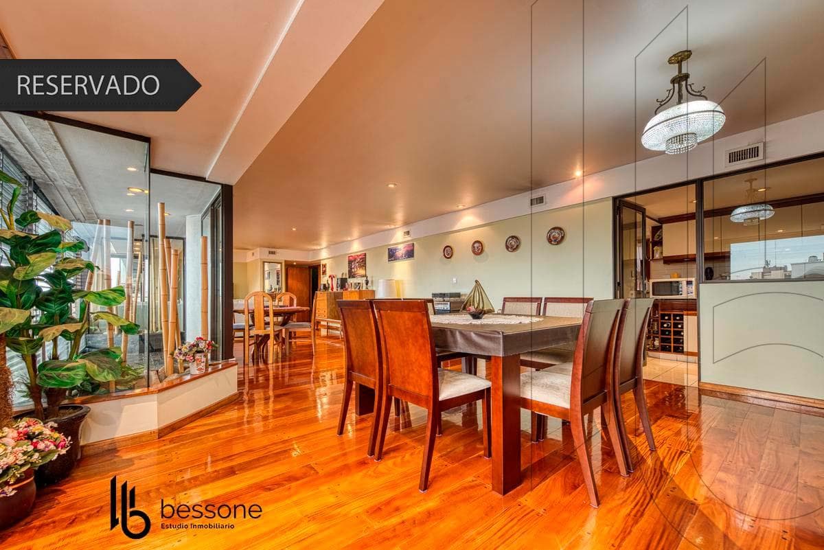 Apartment at the corner of Diagonal Pueyrredon and San Martin