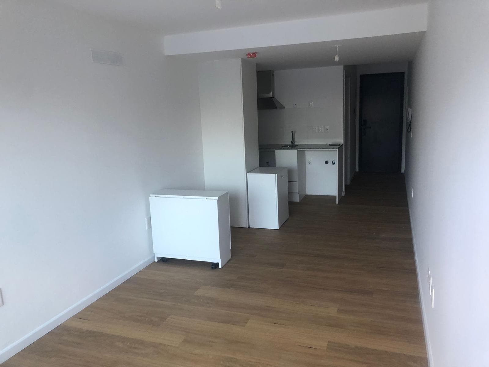 Studio Apartment for Rent with a Balcony in Downtown Montevideo.