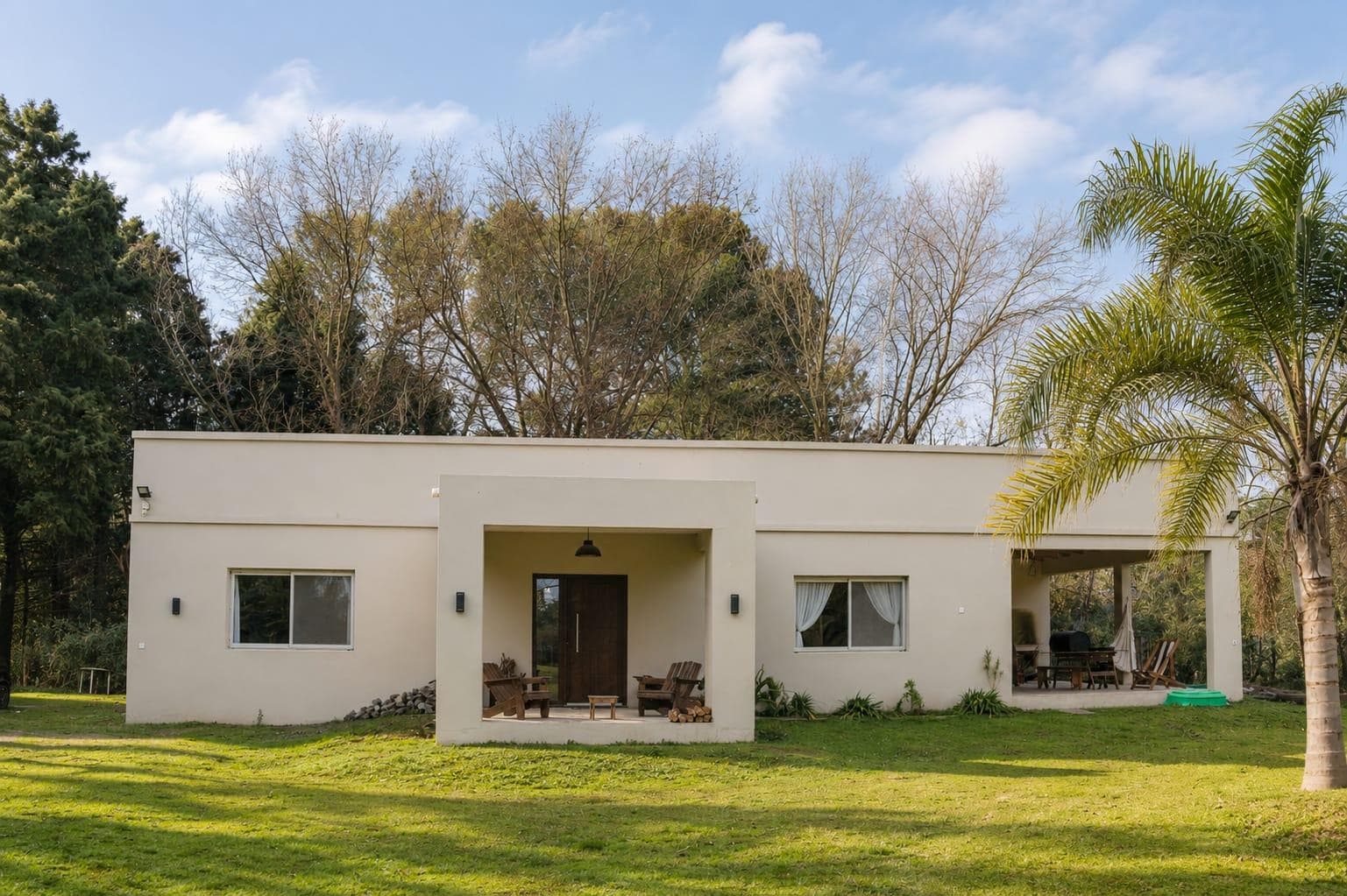 House for Sale on a Large Lot of 3,097 m², with a Porch, Barbecue, and Pool - San Jorge Neighborhood