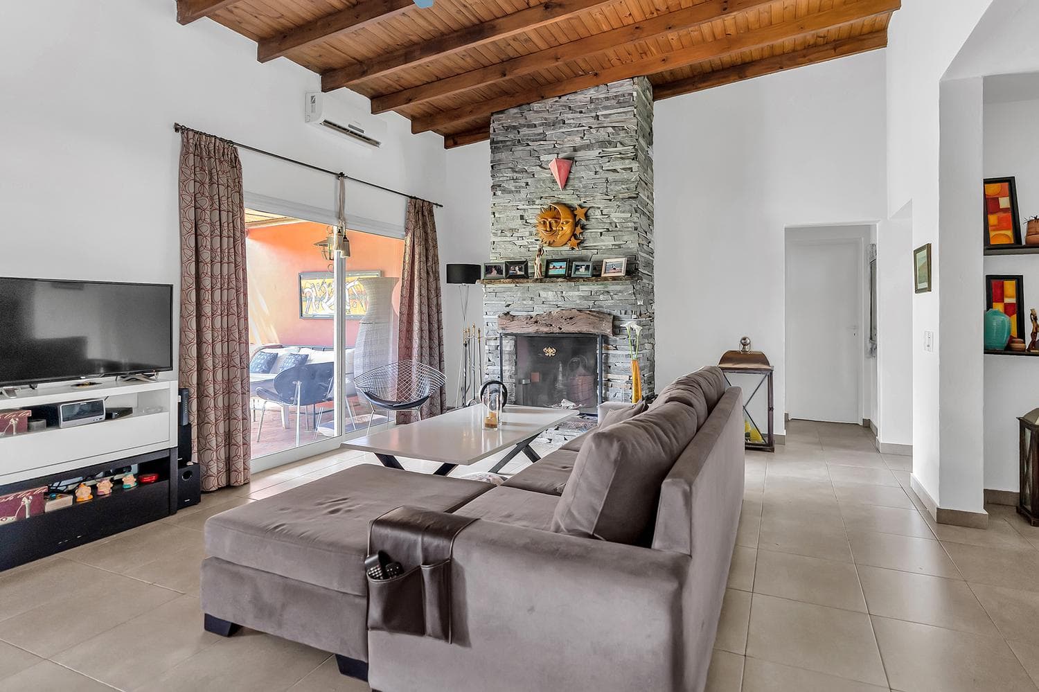 House for sale in Las Liebres, single-story. GREAT OPPORTUNITY