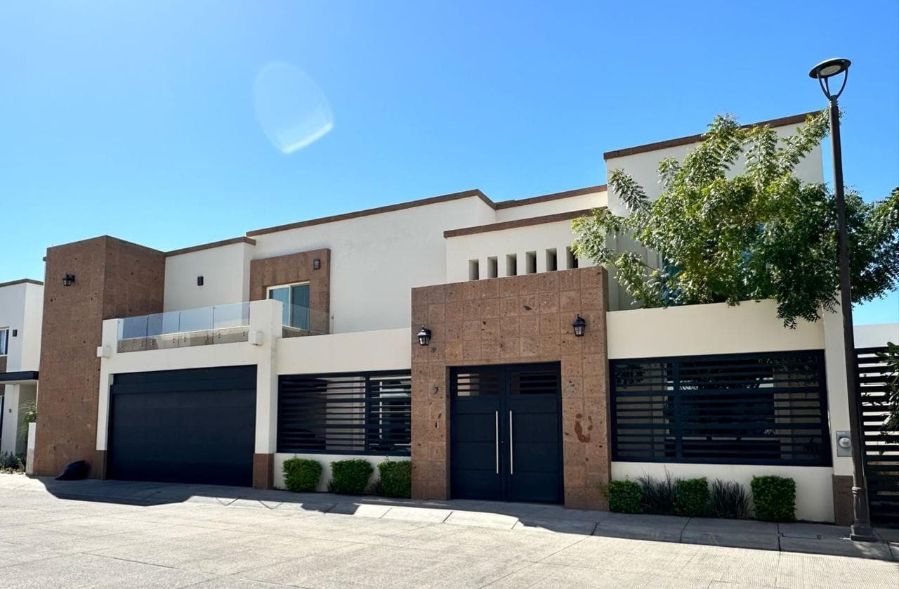 House for sale in La Rioja Residencial, Hermosillo, Sonora.