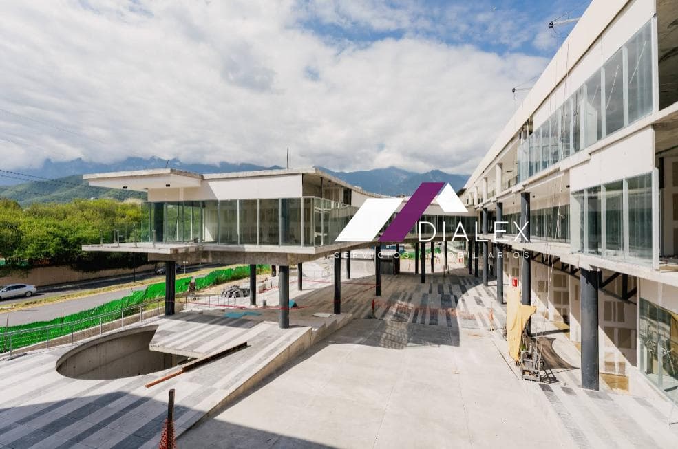 For Sale or Rent: Offices in La Rioja, presale prices on Carretera Nacional, Monterrey.