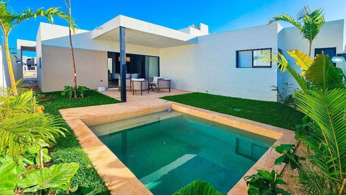 Single-story house north of Mérida Conkal, located on a private lot