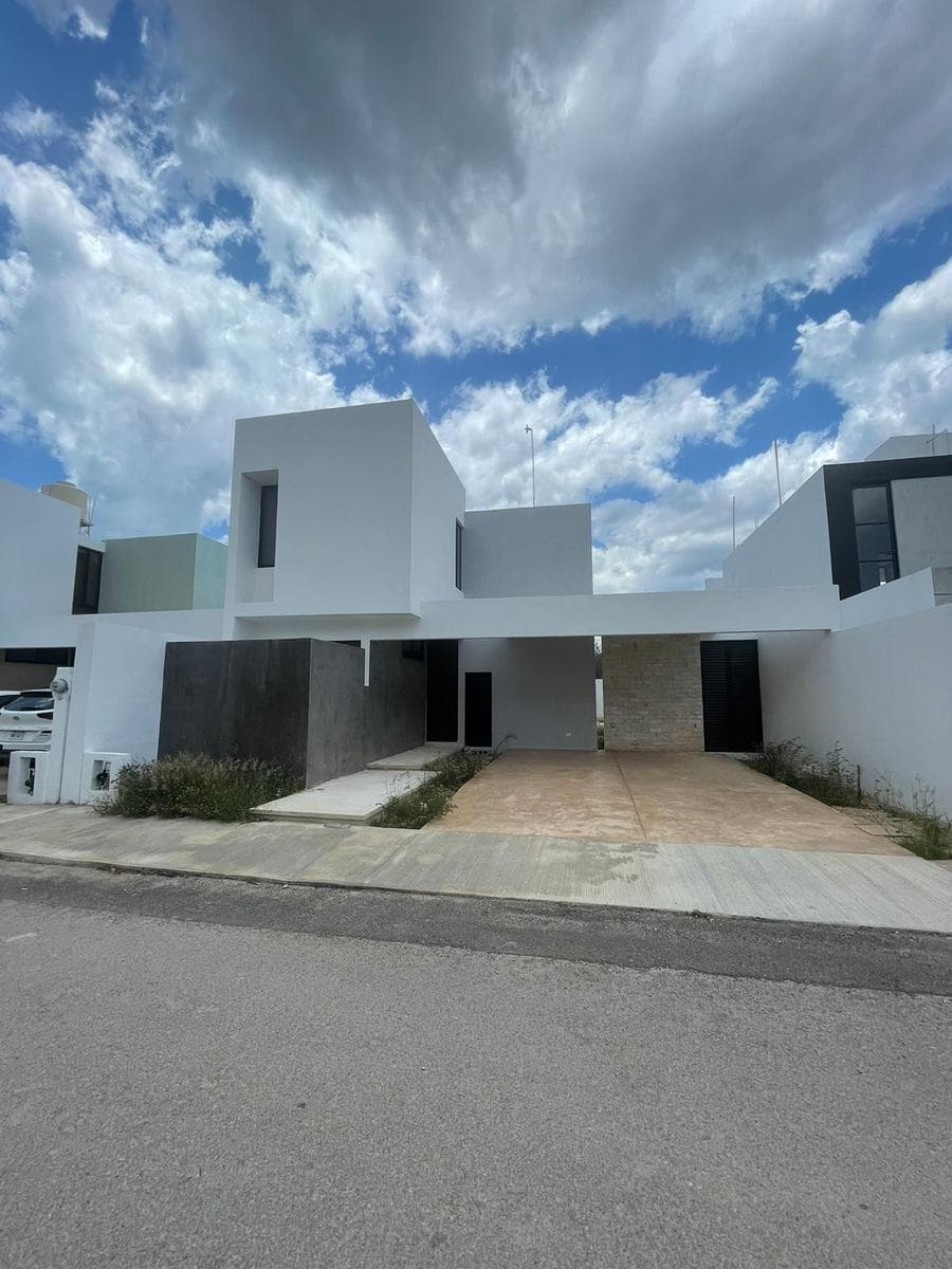 House on a Private Street in Conkal with a Master Bedroom on the Ground Floor in Mérida, Yucatán.