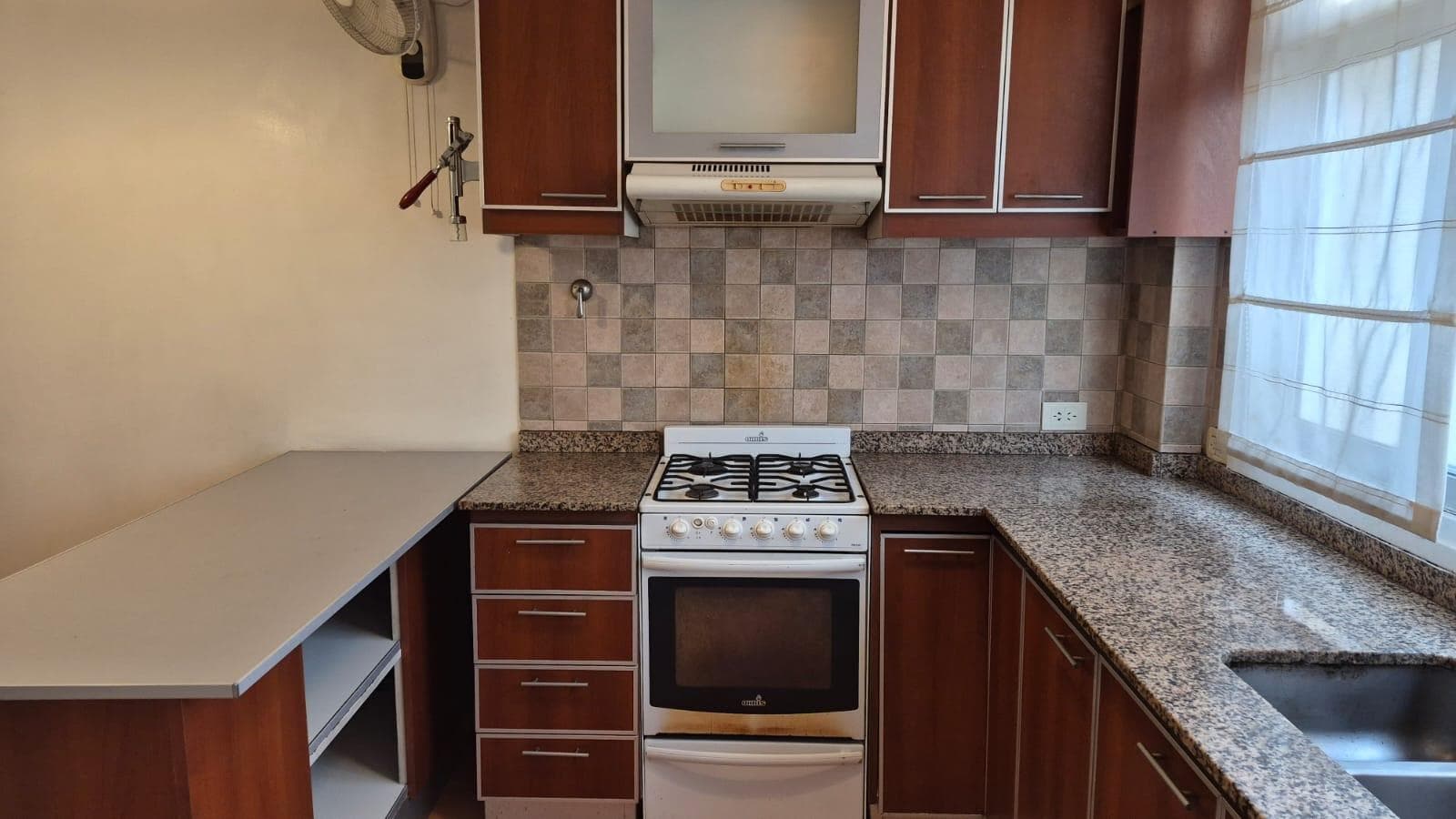 PH STYLE, 4 ROOMS, SEPARATE ENTRANCE, GARAGE, VERY LOW MAINTENANCE FEES
