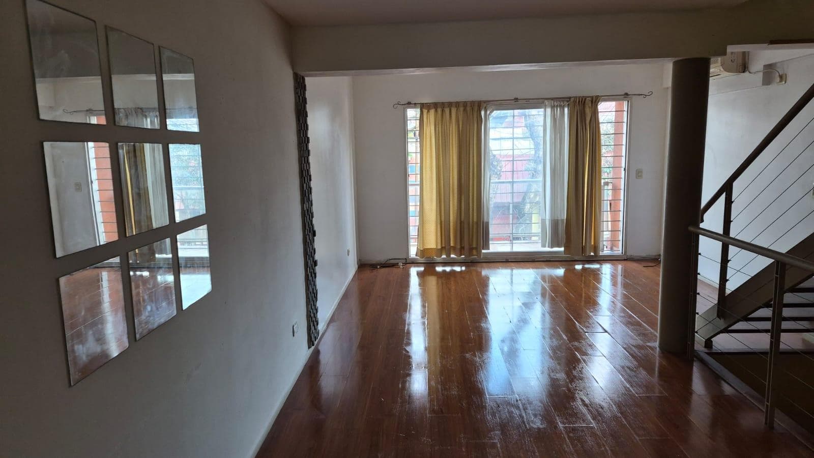 PH STYLE, 4 ROOMS, SEPARATE ENTRANCE, GARAGE, VERY LOW MAINTENANCE FEES