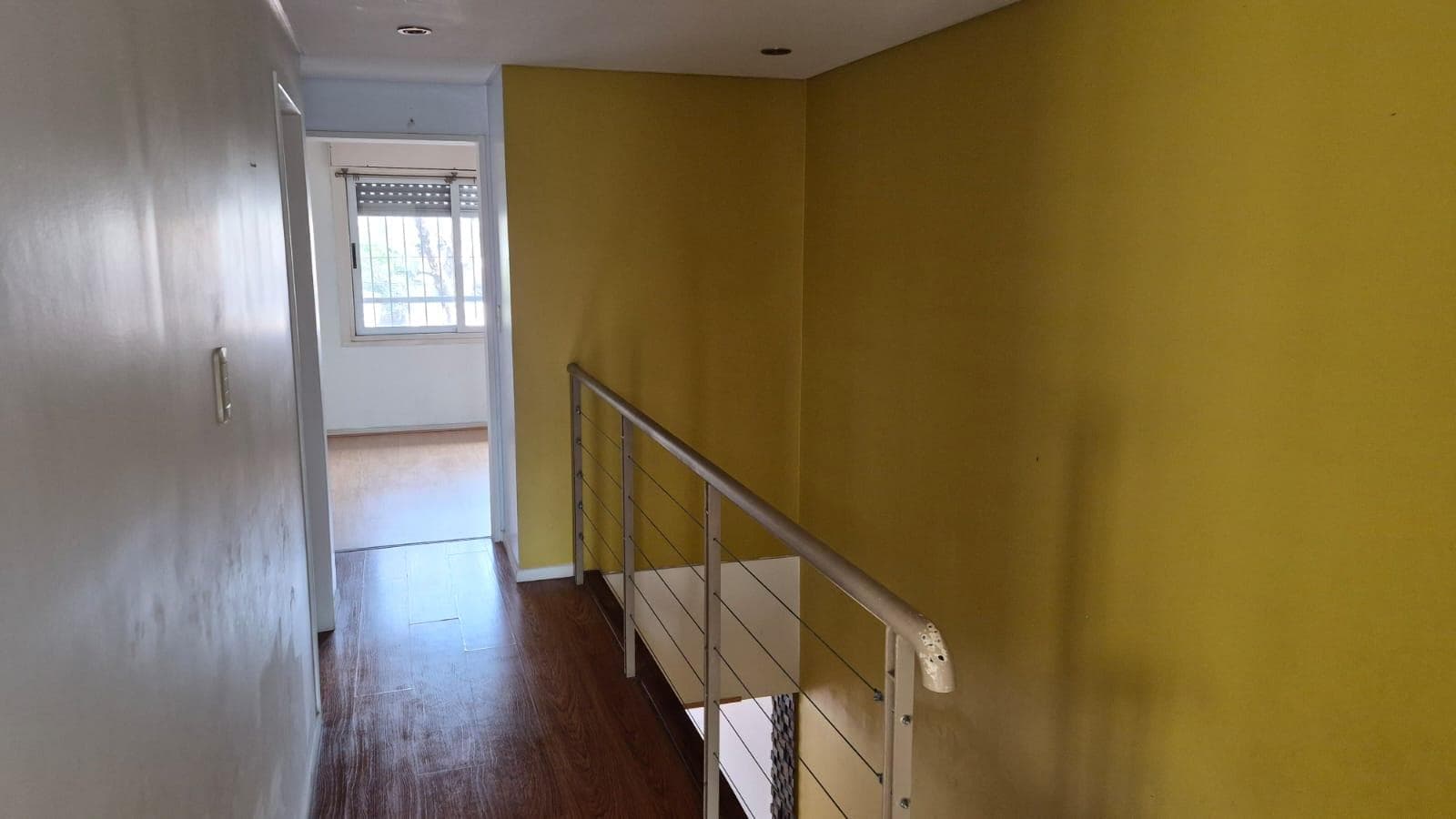 PH STYLE, 4 ROOMS, SEPARATE ENTRANCE, GARAGE, VERY LOW MAINTENANCE FEES