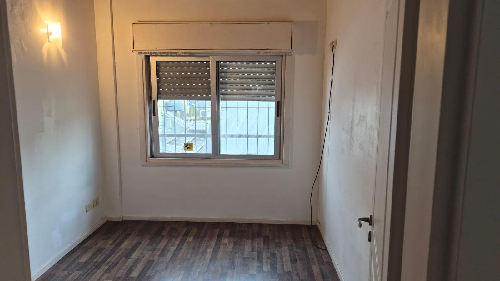 PH STYLE, 4 ROOMS, SEPARATE ENTRANCE, GARAGE, VERY LOW MAINTENANCE FEES