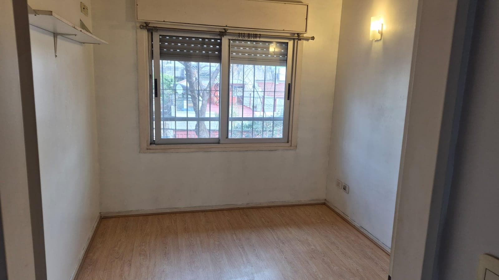 PH STYLE, 4 ROOMS, SEPARATE ENTRANCE, GARAGE, VERY LOW MAINTENANCE FEES