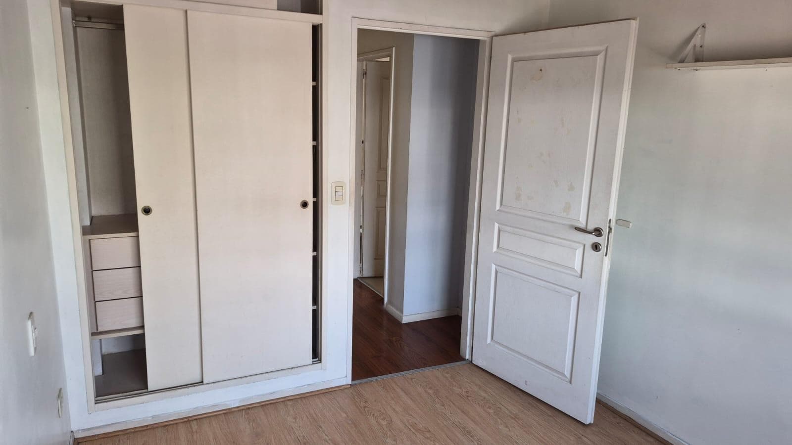 PH STYLE, 4 ROOMS, SEPARATE ENTRANCE, GARAGE, VERY LOW MAINTENANCE FEES