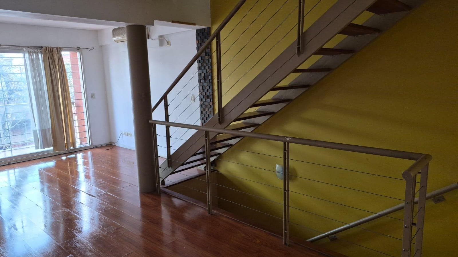 PH STYLE, 4 ROOMS, SEPARATE ENTRANCE, GARAGE, VERY LOW MAINTENANCE FEES