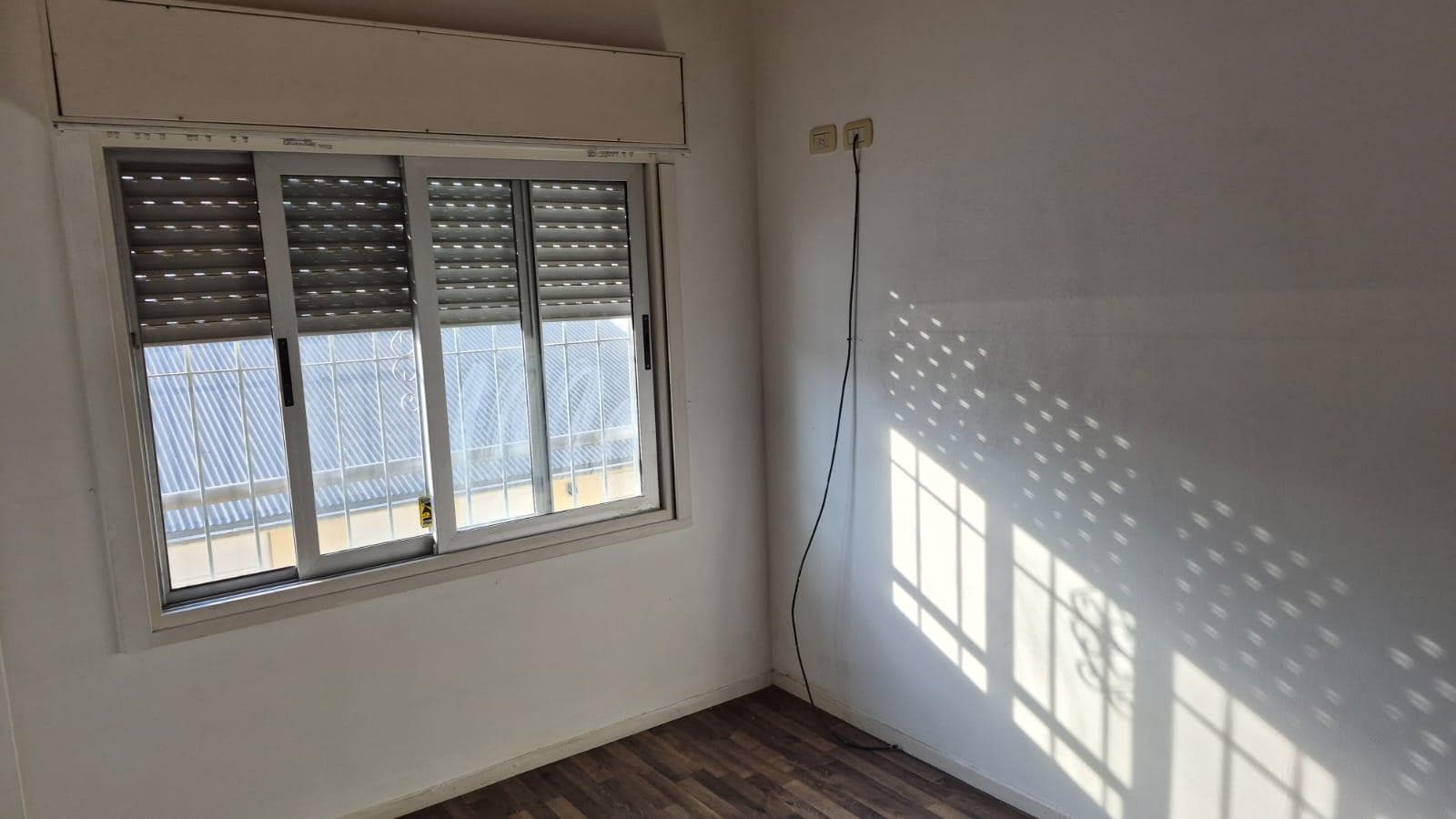PH STYLE, 4 ROOMS, SEPARATE ENTRANCE, GARAGE, VERY LOW MAINTENANCE FEES