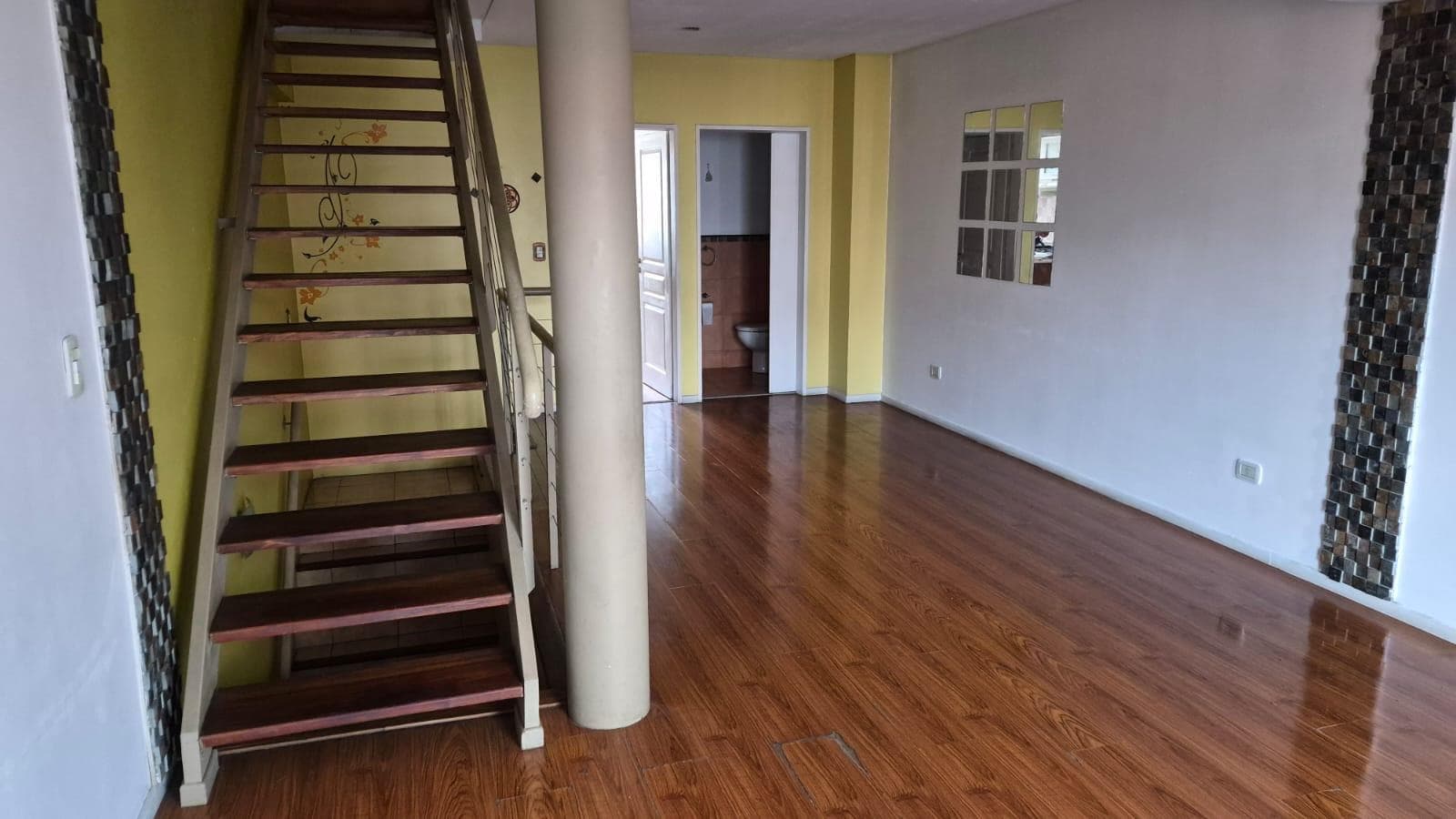 PH STYLE, 4 ROOMS, SEPARATE ENTRANCE, GARAGE, VERY LOW MAINTENANCE FEES