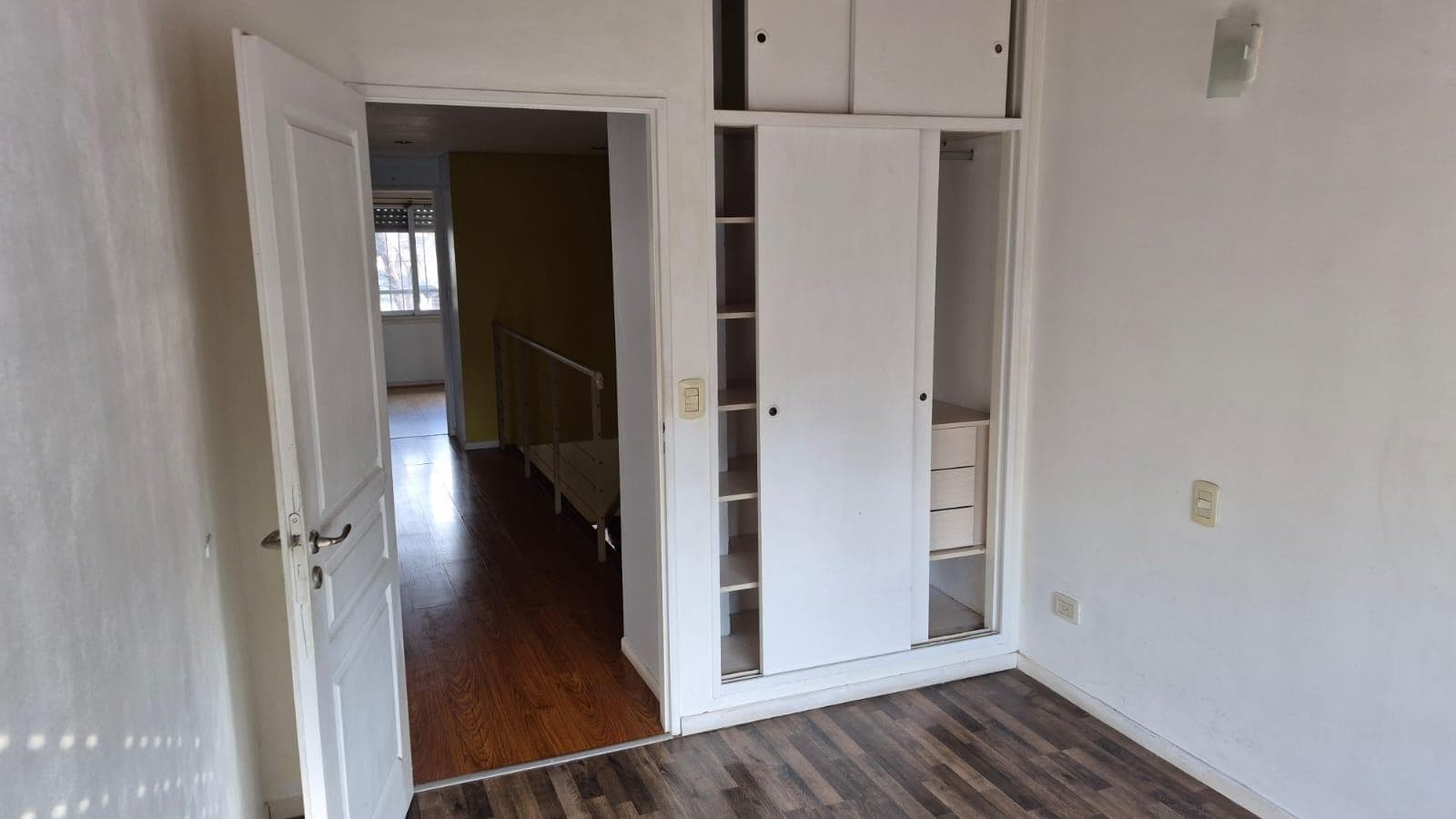PH STYLE, 4 ROOMS, SEPARATE ENTRANCE, GARAGE, VERY LOW MAINTENANCE FEES