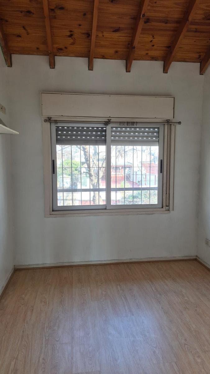 PH STYLE, 4 ROOMS, SEPARATE ENTRANCE, GARAGE, VERY LOW MAINTENANCE FEES