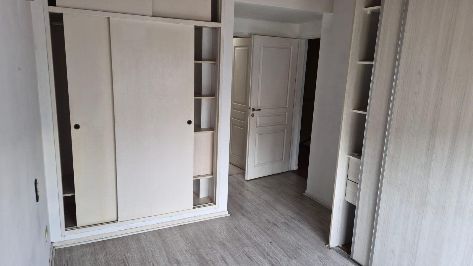 PH STYLE, 4 ROOMS, SEPARATE ENTRANCE, GARAGE, VERY LOW MAINTENANCE FEES