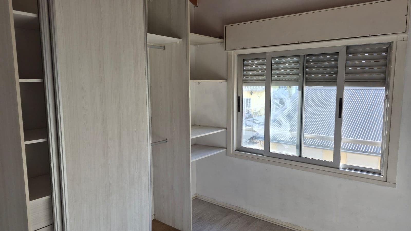 PH STYLE, 4 ROOMS, SEPARATE ENTRANCE, GARAGE, VERY LOW MAINTENANCE FEES