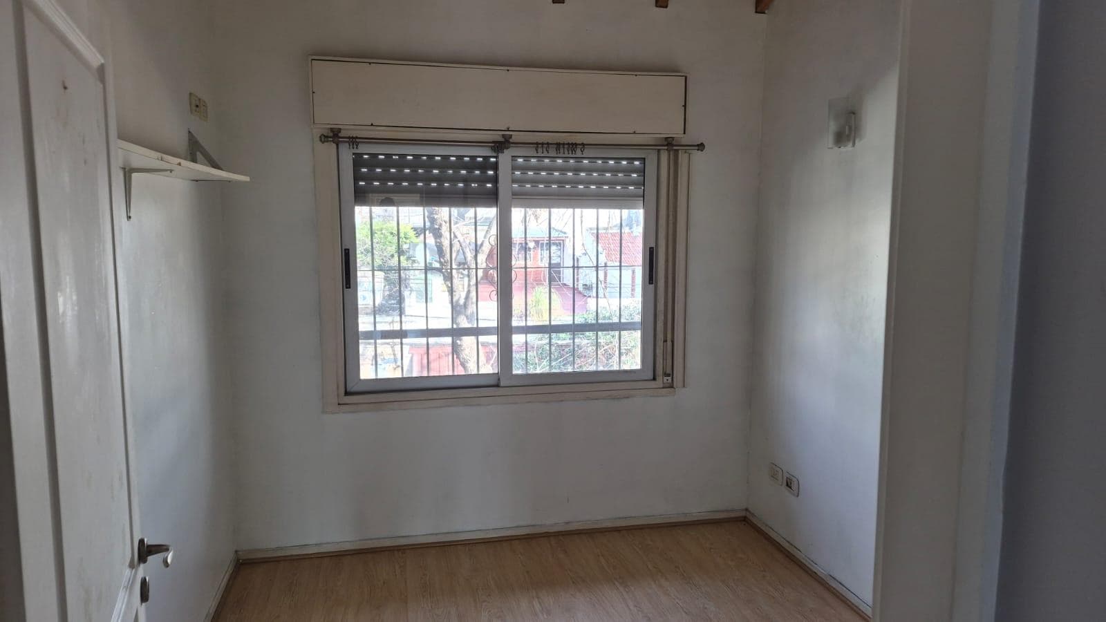 PH STYLE, 4 ROOMS, SEPARATE ENTRANCE, GARAGE, VERY LOW MAINTENANCE FEES