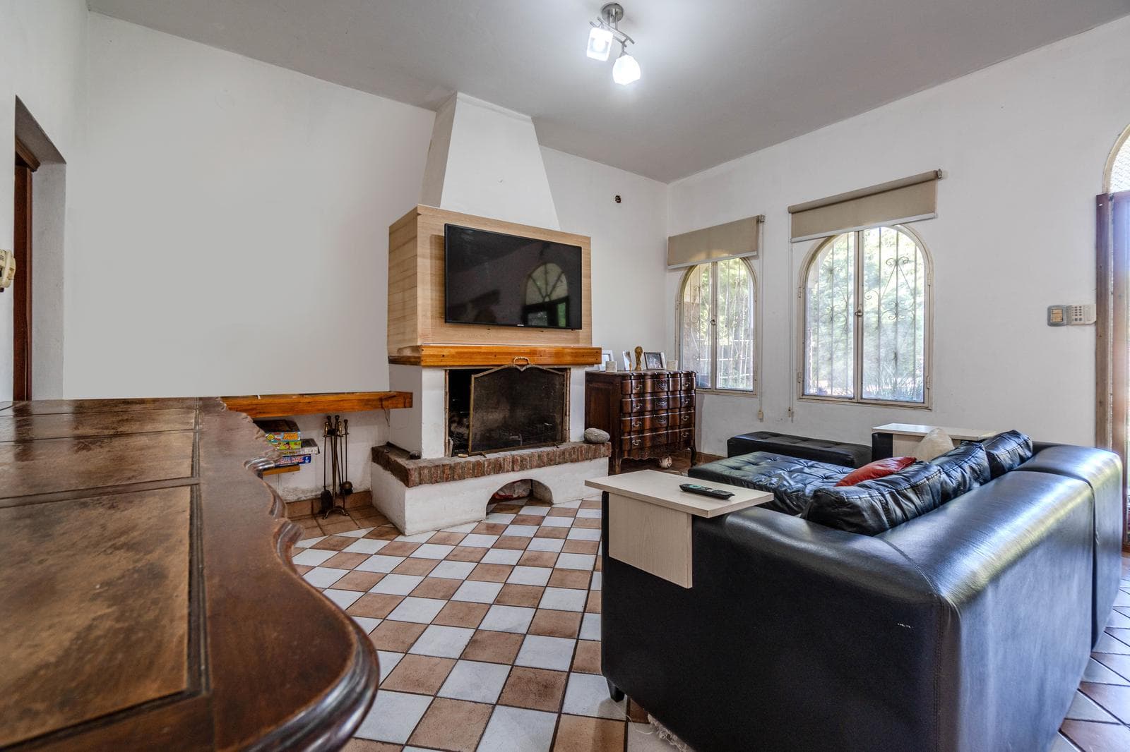 FOR SALE - 4-bedroom house with a yard and a pool - Funes - QUALIFIES FOR A MORTGAGE.