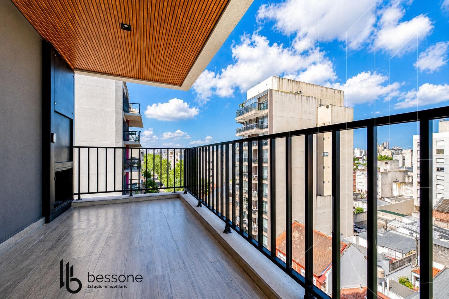 Apartment on Plaza Mitre with a Terrace
