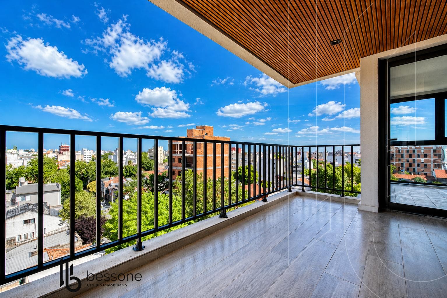 Apartment on Plaza Mitre with a Terrace