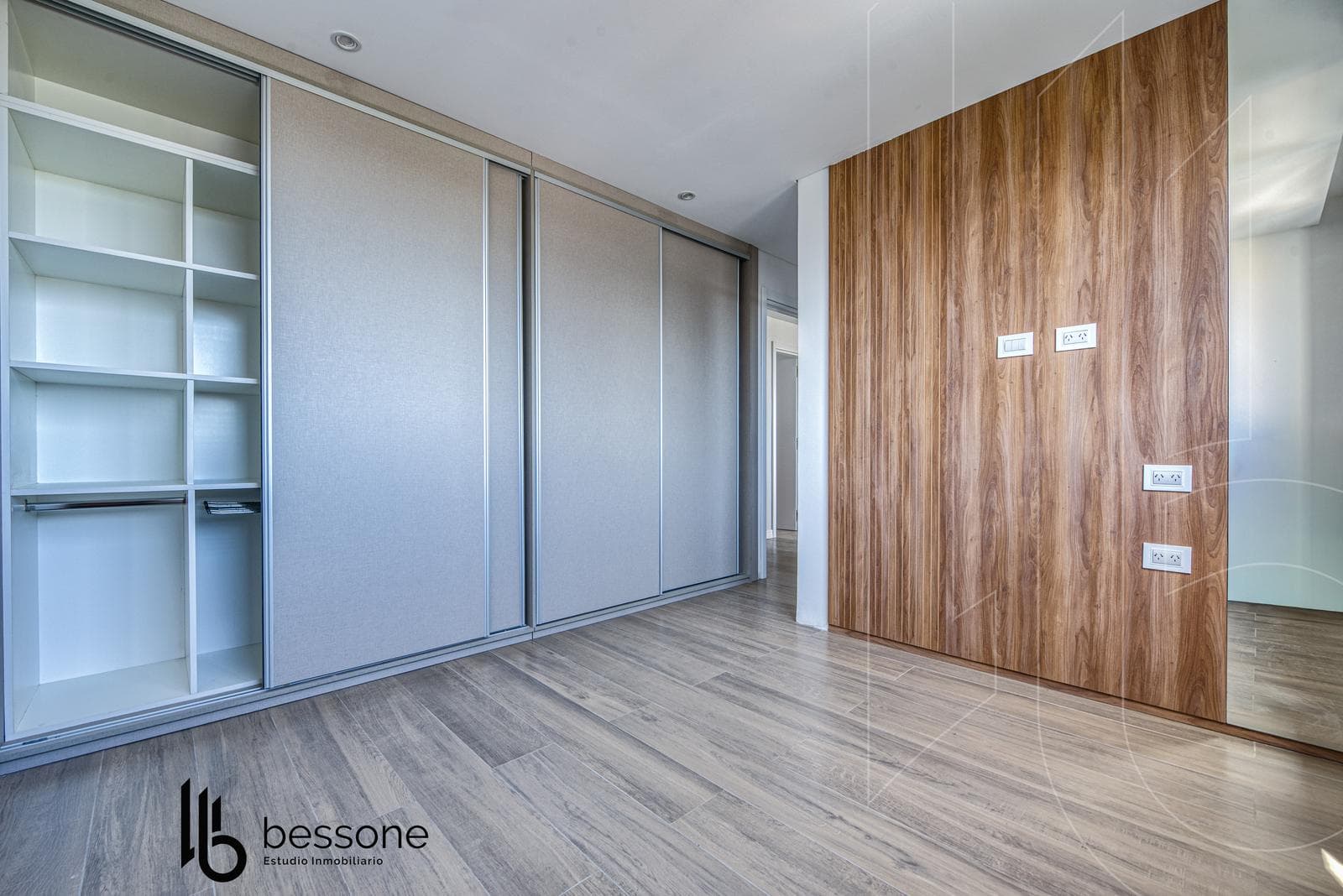Apartment on Plaza Mitre with a Terrace